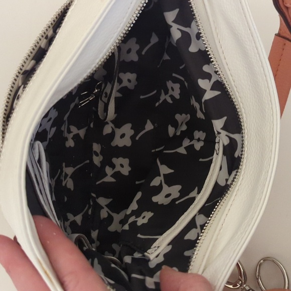 Jenna Kator Shoulder Bag with Crossbody Floral Inside Orange - Picture 8 of 12